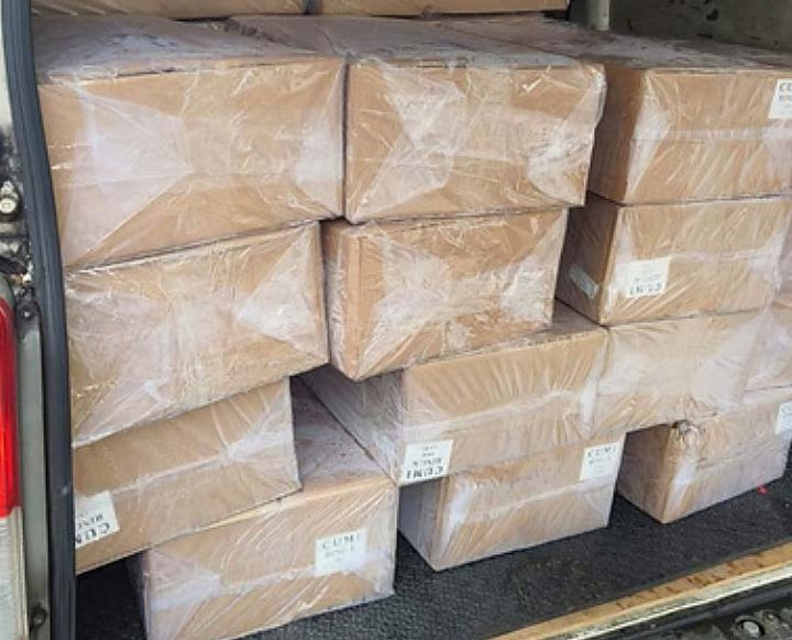 Produk beku dimuat untuk ekspedisi Jabodetabek