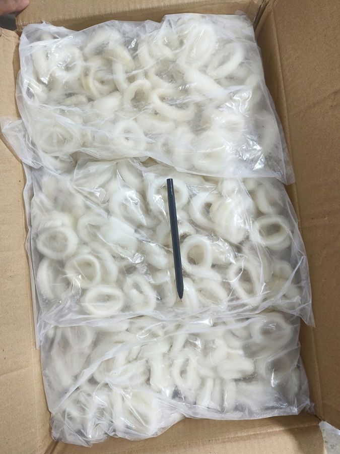 Cumi ring beku dalam kemasan plastik